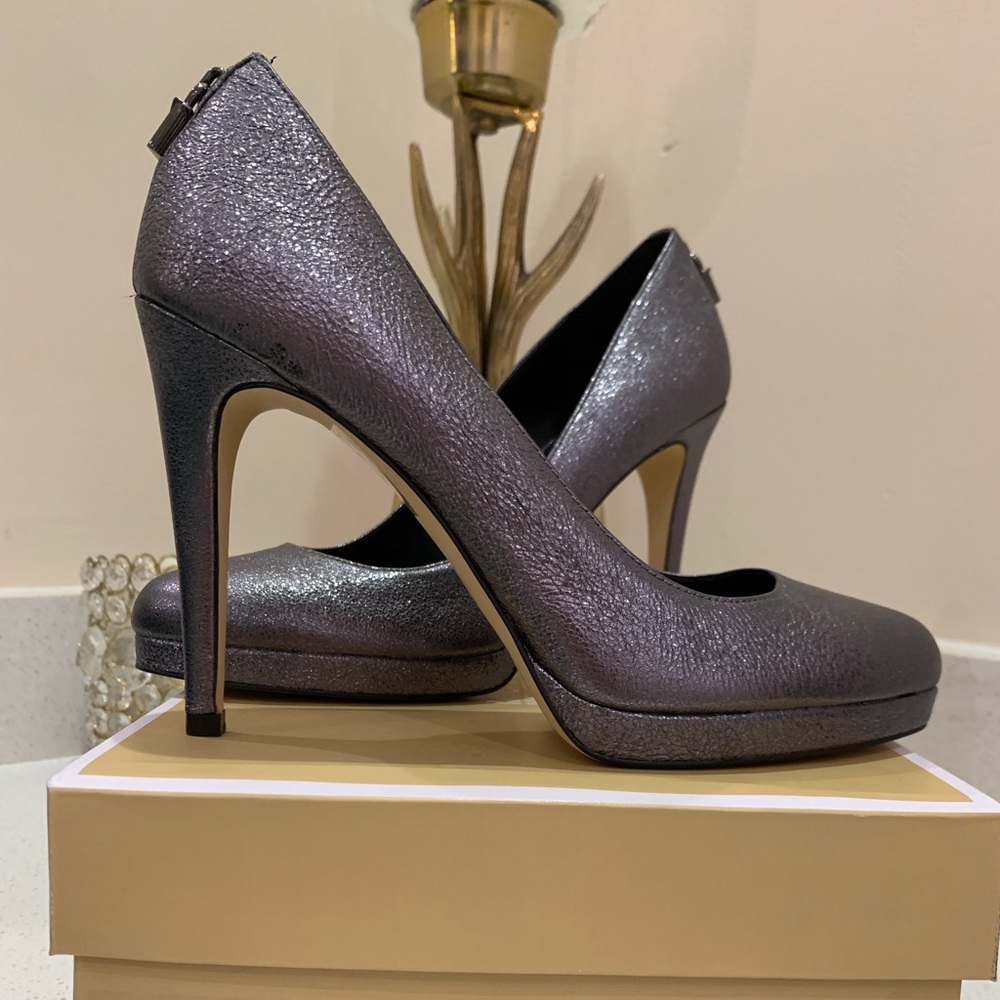 Michael Kors Antoinette Pump size 7.5